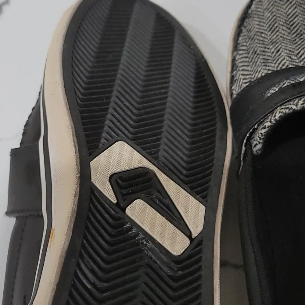 Globe loafers chevron